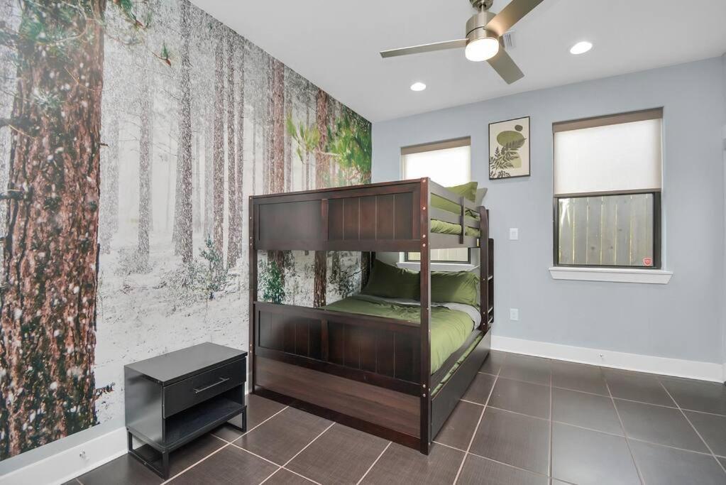 Skyline Views - Sleeps 10 Home Near Downtown Houston Extérieur photo