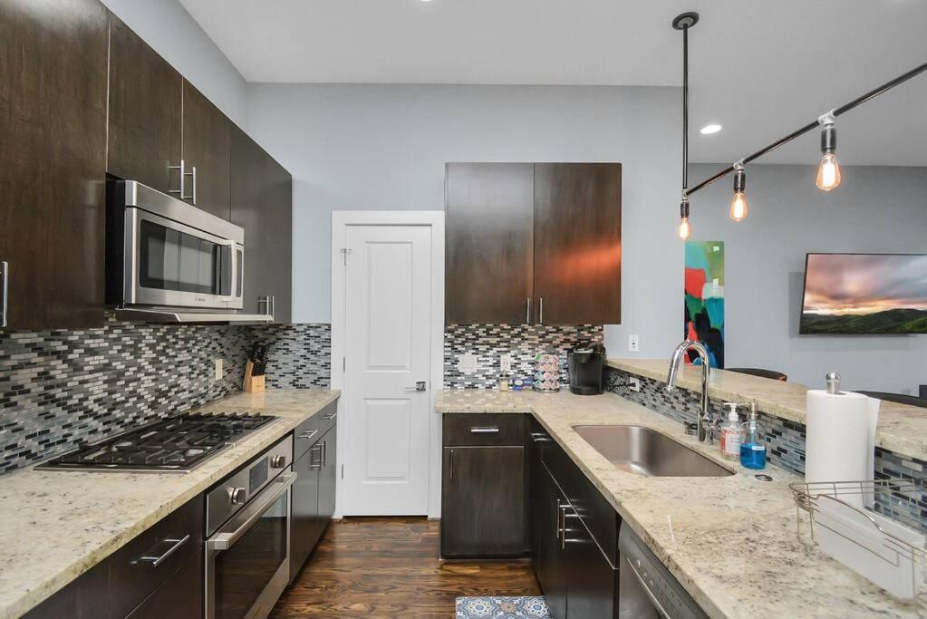 Skyline Views - Sleeps 10 Home Near Downtown Houston Extérieur photo