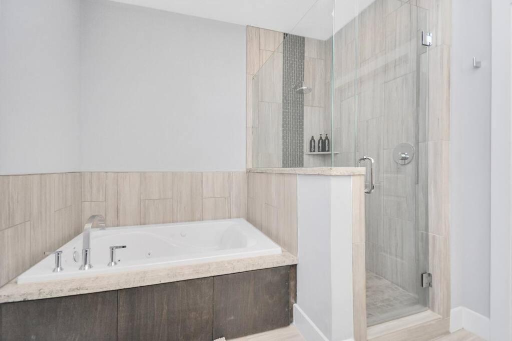 Skyline Views - Sleeps 10 Home Near Downtown Houston Extérieur photo