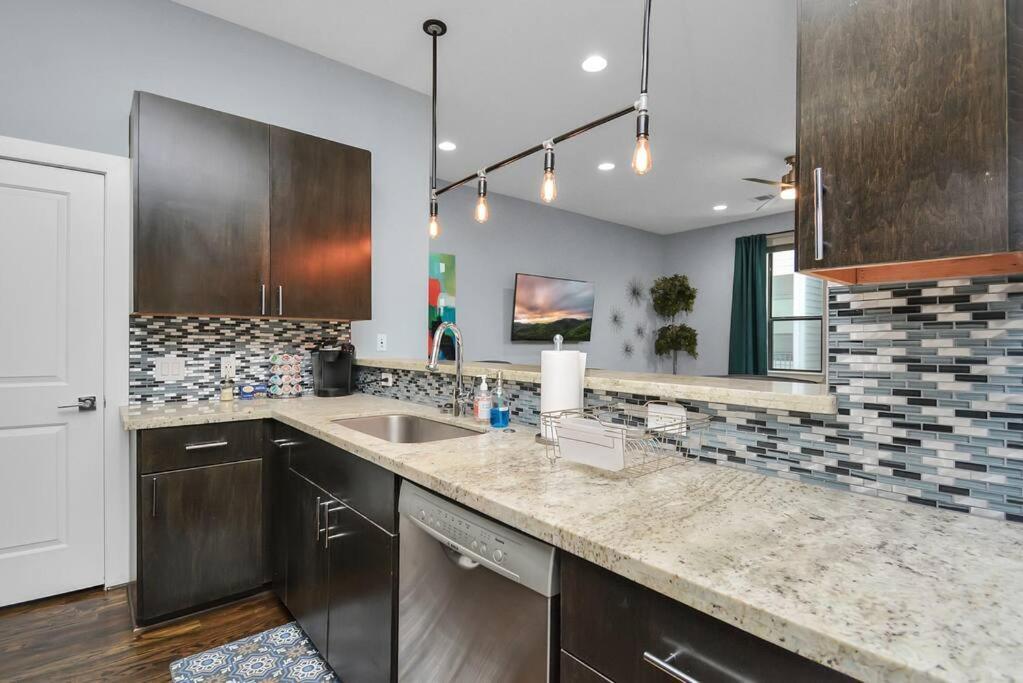 Skyline Views - Sleeps 10 Home Near Downtown Houston Extérieur photo