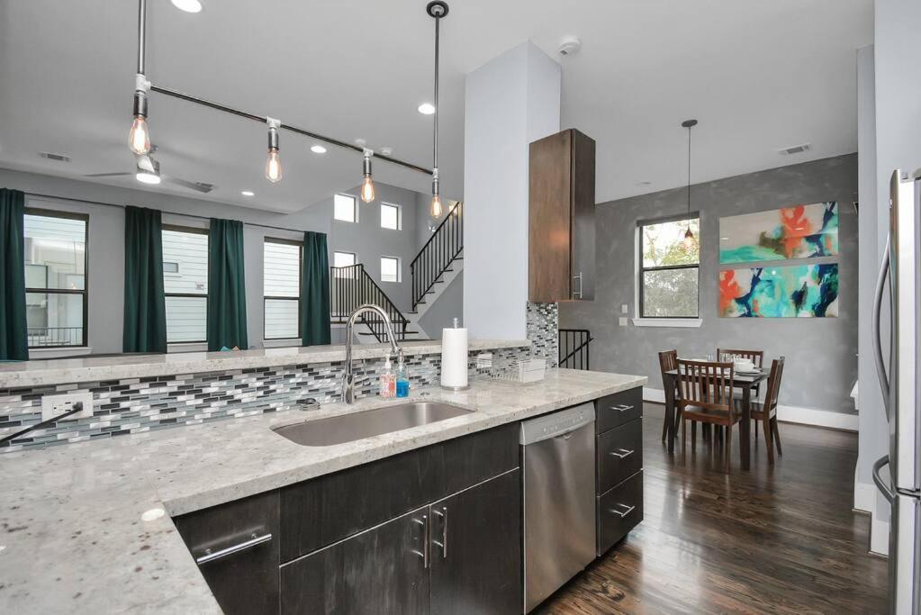 Skyline Views - Sleeps 10 Home Near Downtown Houston Extérieur photo