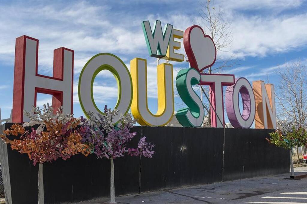 Skyline Views - Sleeps 10 Home Near Downtown Houston Extérieur photo